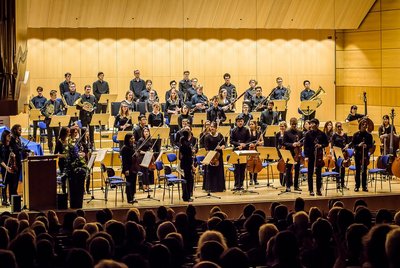 Hochschulsinfonieorchester
|
©
Oliver Mack
Hochschulsinfonieorchester