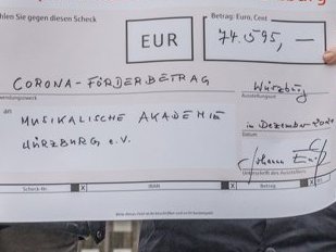 Scheckübergabe Musikhochschule